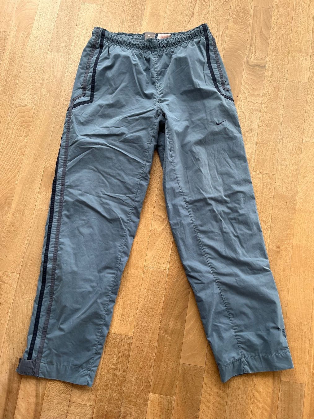 Nike Pantaloni: Nike Vintage Hosen – Usato da Madiswil venduto da nofox222