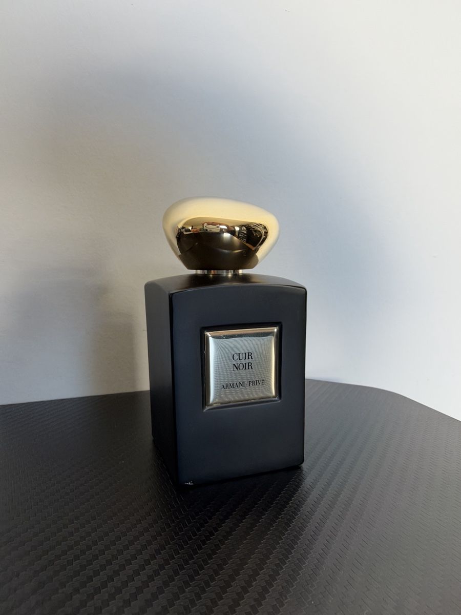 Armani Parfum & Eau de Toilette: Armani Privé - CUIR NOIR 100ml – Gebraucht aus Vésenaz von MirZak