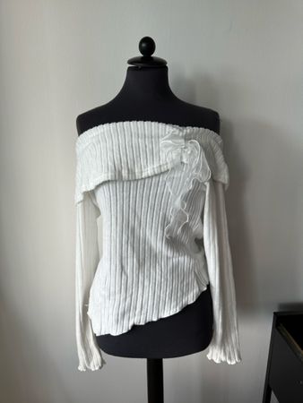 Damen Pullover weiss Grösse S Off-Shoulder mit Applikation