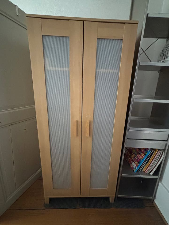 Armoires: Kleiderschrank – D'occasion à Basel par nat.mid