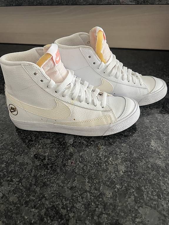 Damenschuhe: Nike Schuhe weiss in Gr. 36.5 – Gebraucht aus Rorschacherberg von Santos1223