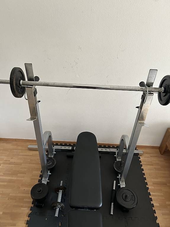 Hometrainer: Hantelbank mit Gewichten – Usato da Wettingen venduto da zesiziesi