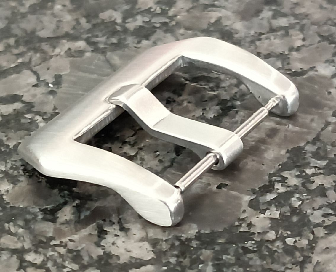 Bracciali & Braccialetti: Nr232 Dornschliesse 22mm silberfarben matt – Nuovo (secondo la descrizione) da Teufen ZH venduto da bee50two