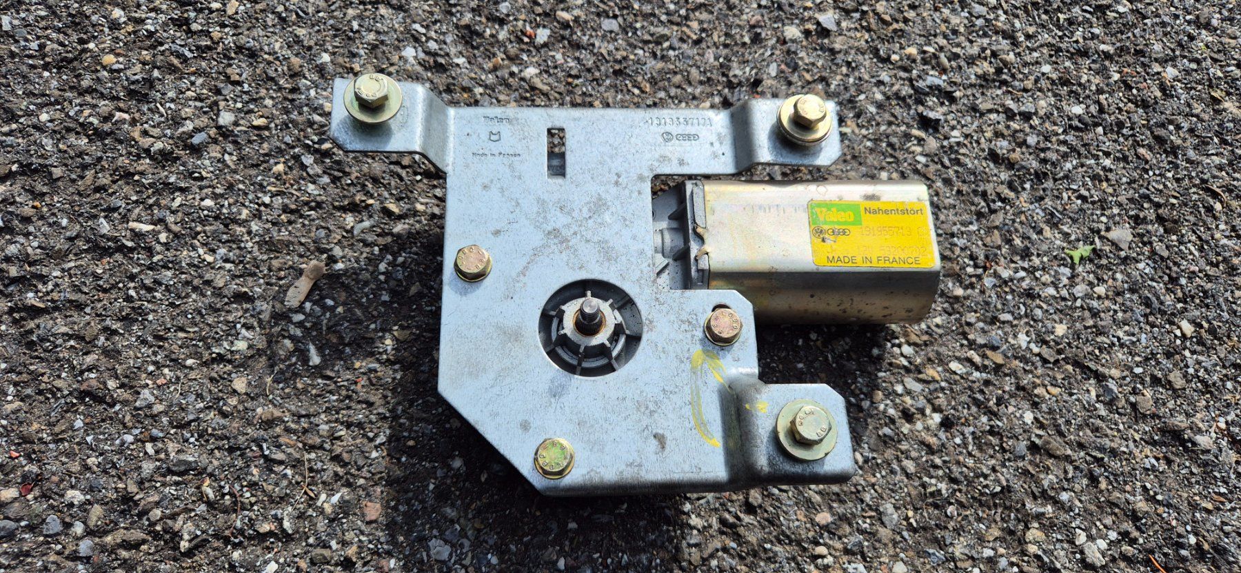 Tutti pezzi di ricambio auto: Golf 2 Scheibenwischmotor Heck – Usato da Riggisberg venduto da Mahali04