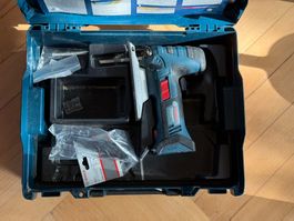 Bosch GST 18V-LI S Stichsäge inkl. Absaugadapter & 4 Ah Akku