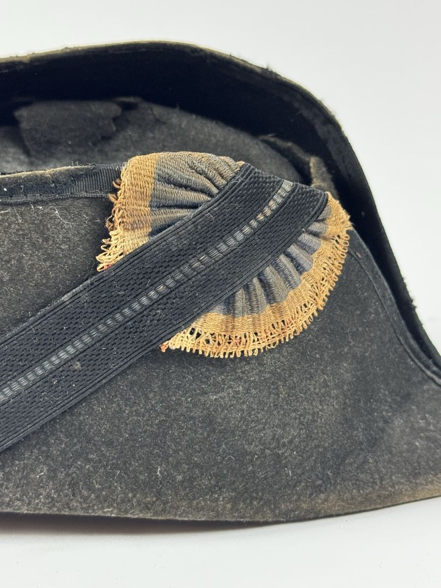 Hüte, Mützen & Caps: Cappello militare bicorne, Francia – Gebraucht aus Genève von Atelier.Curio 2