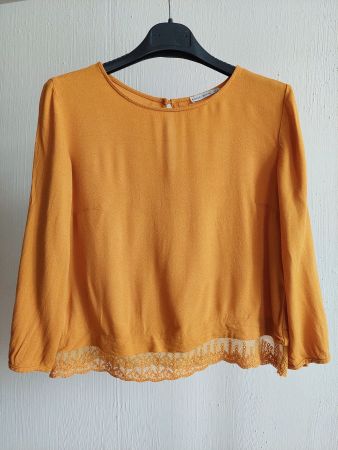 Dunkelgelbe Bluse mit Spitze, BERSHKA, Gr. S