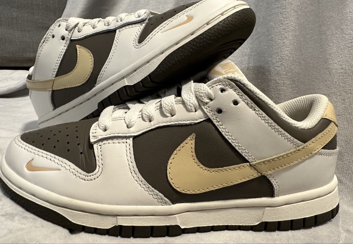 Nike Scarpe da uomo: Nike Dunk Low braun weiss Grösse 35.5 – Nuovo (secondo la descrizione) da Wallisellen venduto da nv7 8