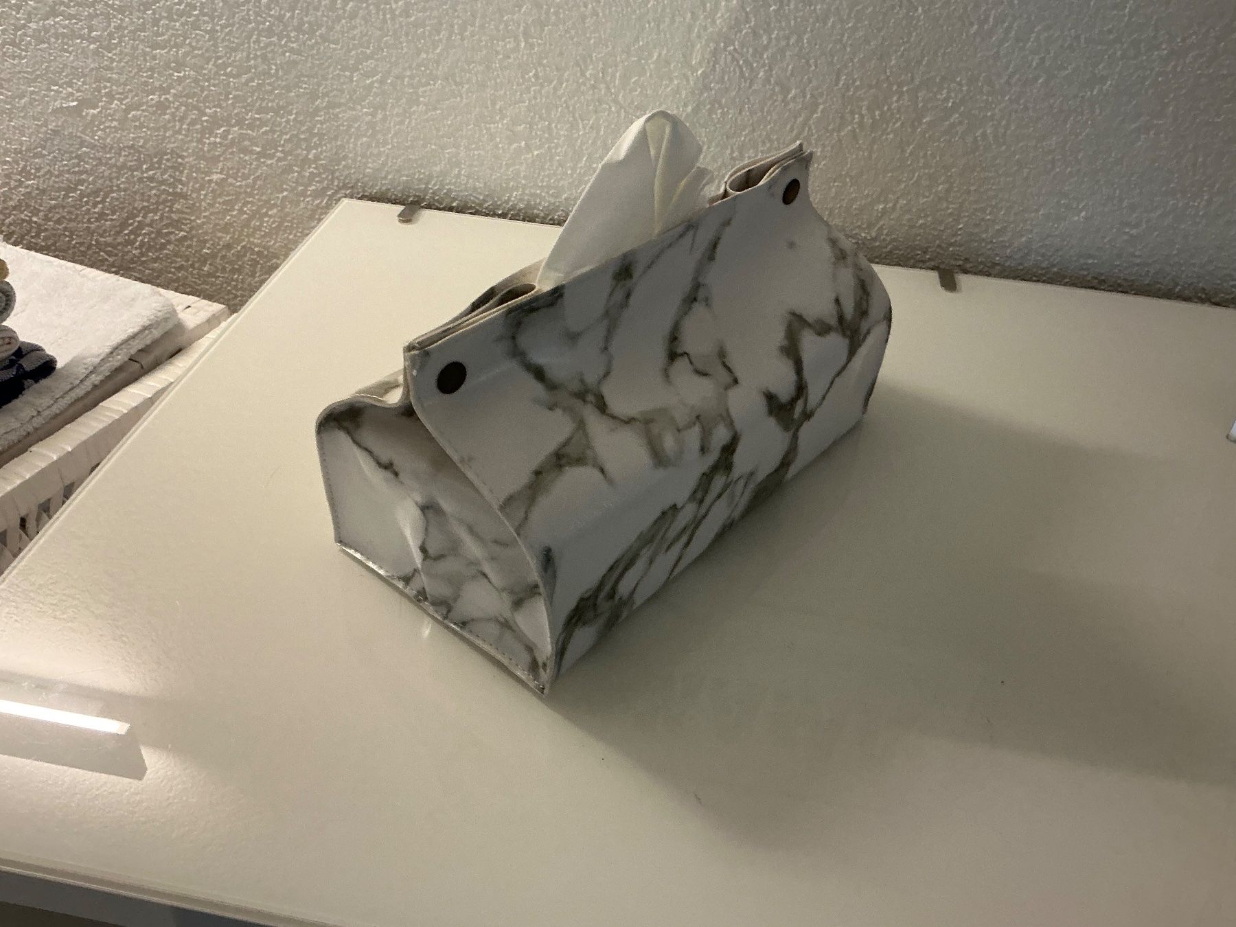 Autres décorations & accessoires: Marmor Tissue Box Kosmetiktuchspender Lederoptik – D'occasion à Würenlos par Chicca2004