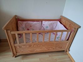 60 Jähriges Holzbabybett