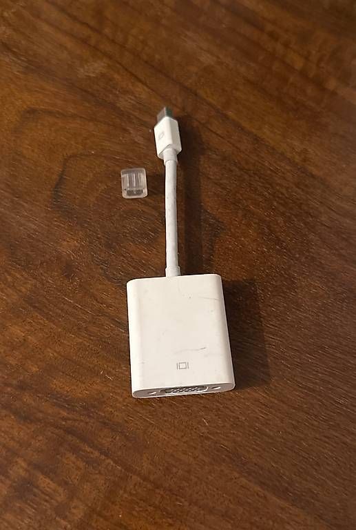 Apple Laufwerke & Adapter: Thunderbolt 2/miniDP auf VGA Adapter OVP – Gebraucht aus Schaffhausen von seb_jhm6
