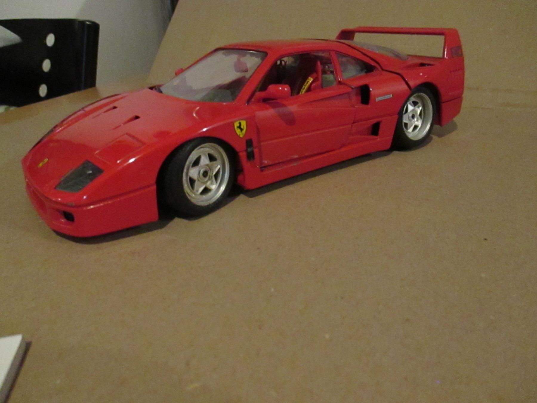 Bburago Modellini d'auto: Ferrari F40 Bburago 1/18 – Usato da Felsberg venduto da sanwill 3