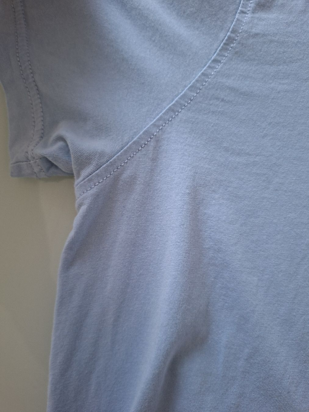 Tommy Hilfiger T-Shirts: T-shirt Tommy Hilfiger bleu clair, taille M  – Gebraucht aus Renens VD von ser_j2fn 3