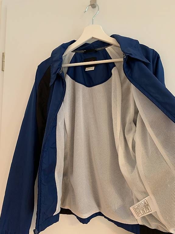 Giacche: Nike Sportjacke – Usato da Hindelbank venduto da sarahcw 1