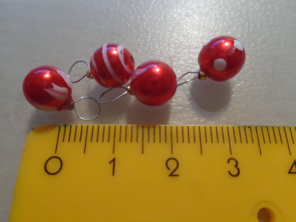 Miniatur Christbaumschmuck Von Melody Jane – 12 Farbige Kugeln Im Maßstab 1:12 Für Puppenhäuser
