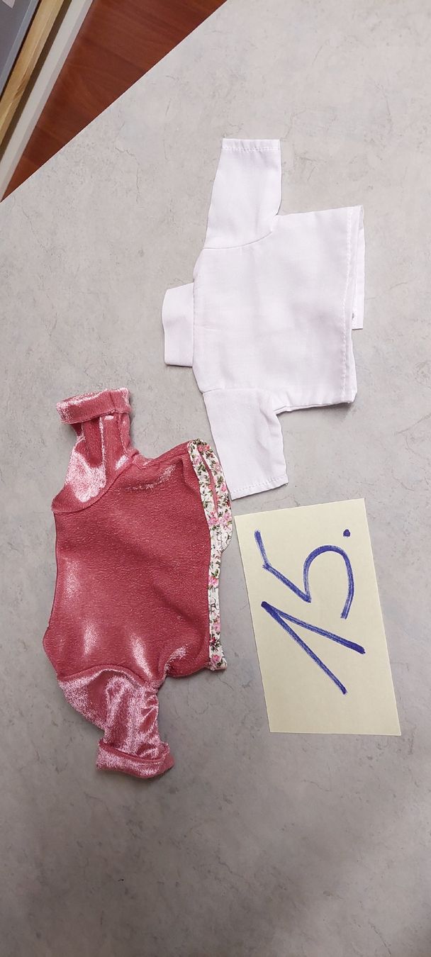 Bambole: 2Puppenkleider  – Nuovo (secondo la descrizione) da Muri AG venduto da nindo1 6