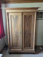 Antiker Kleiderschrank, Massivholz, Nussbaum, guter Zustand
