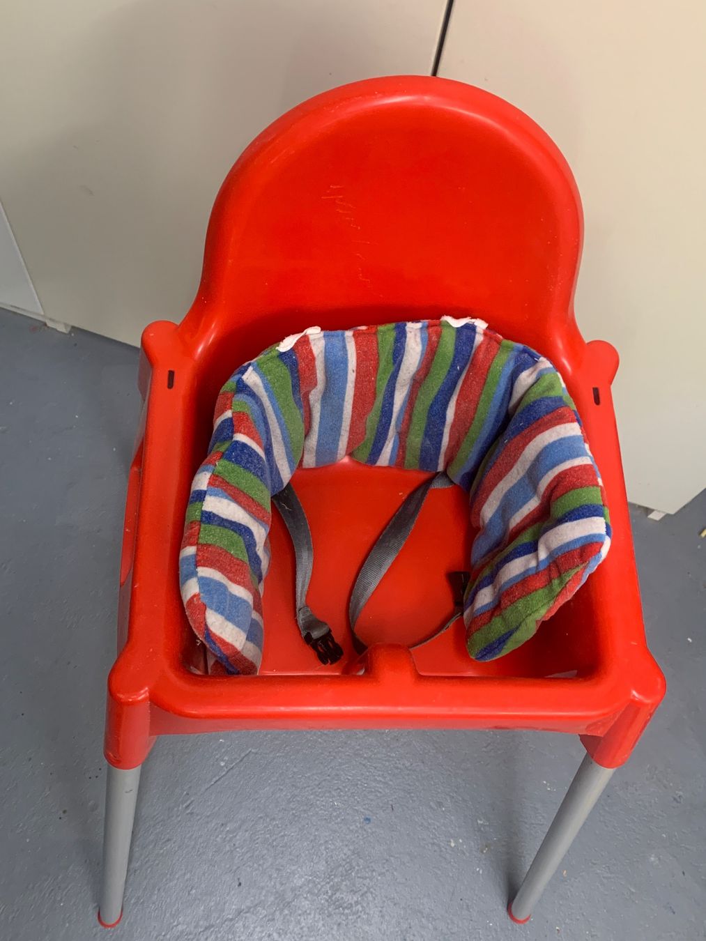 Ikea Hochstühle: Ikea Kinderhochstuhl rot mit Sitzpolster – Gebraucht aus Wildegg von Elefant42 1