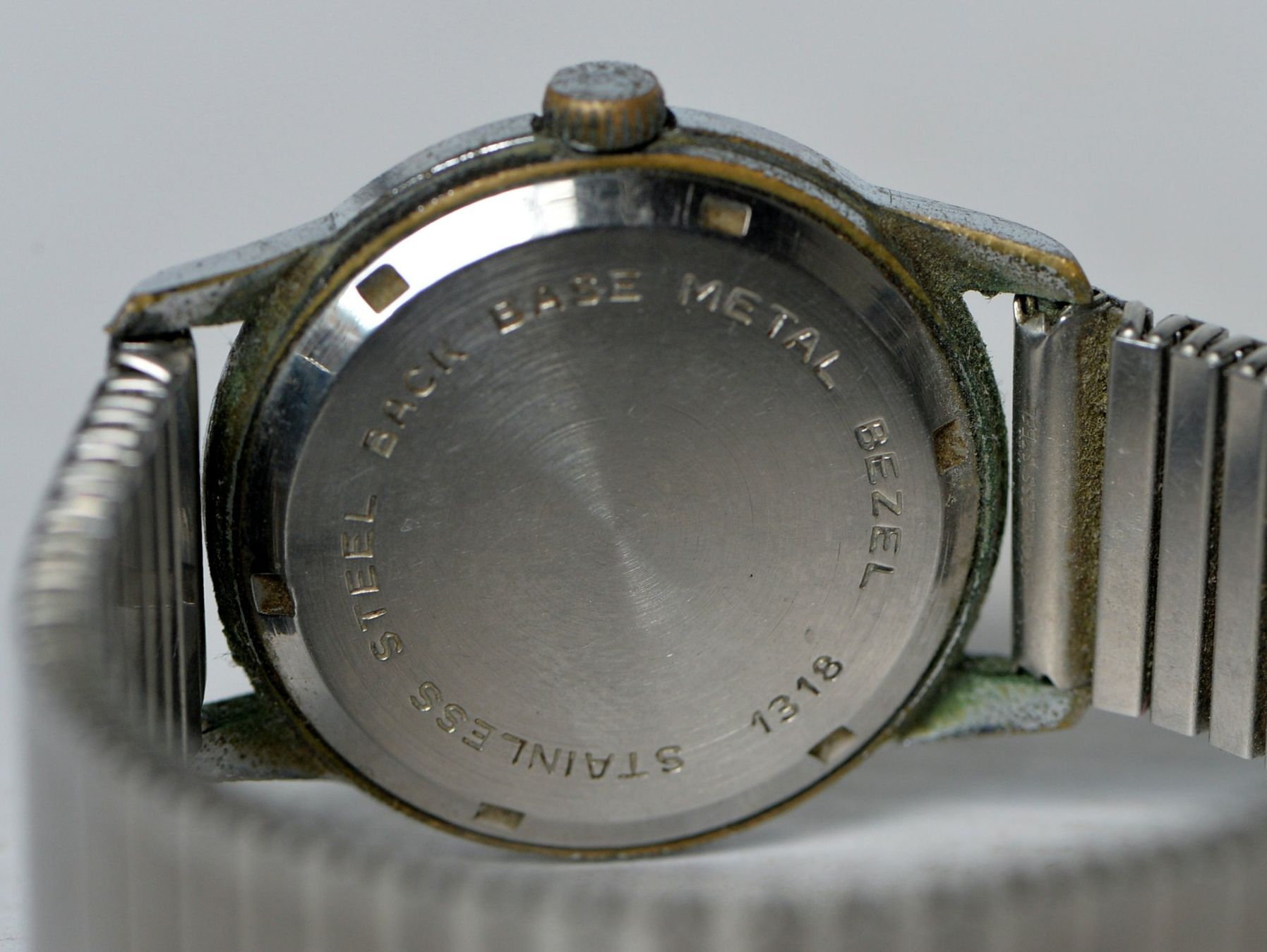 Disney Orologi: Montre mécanique vintage "Mickey Mouse" – Usato da Neuchâtel venduto da Neuchatel 4
