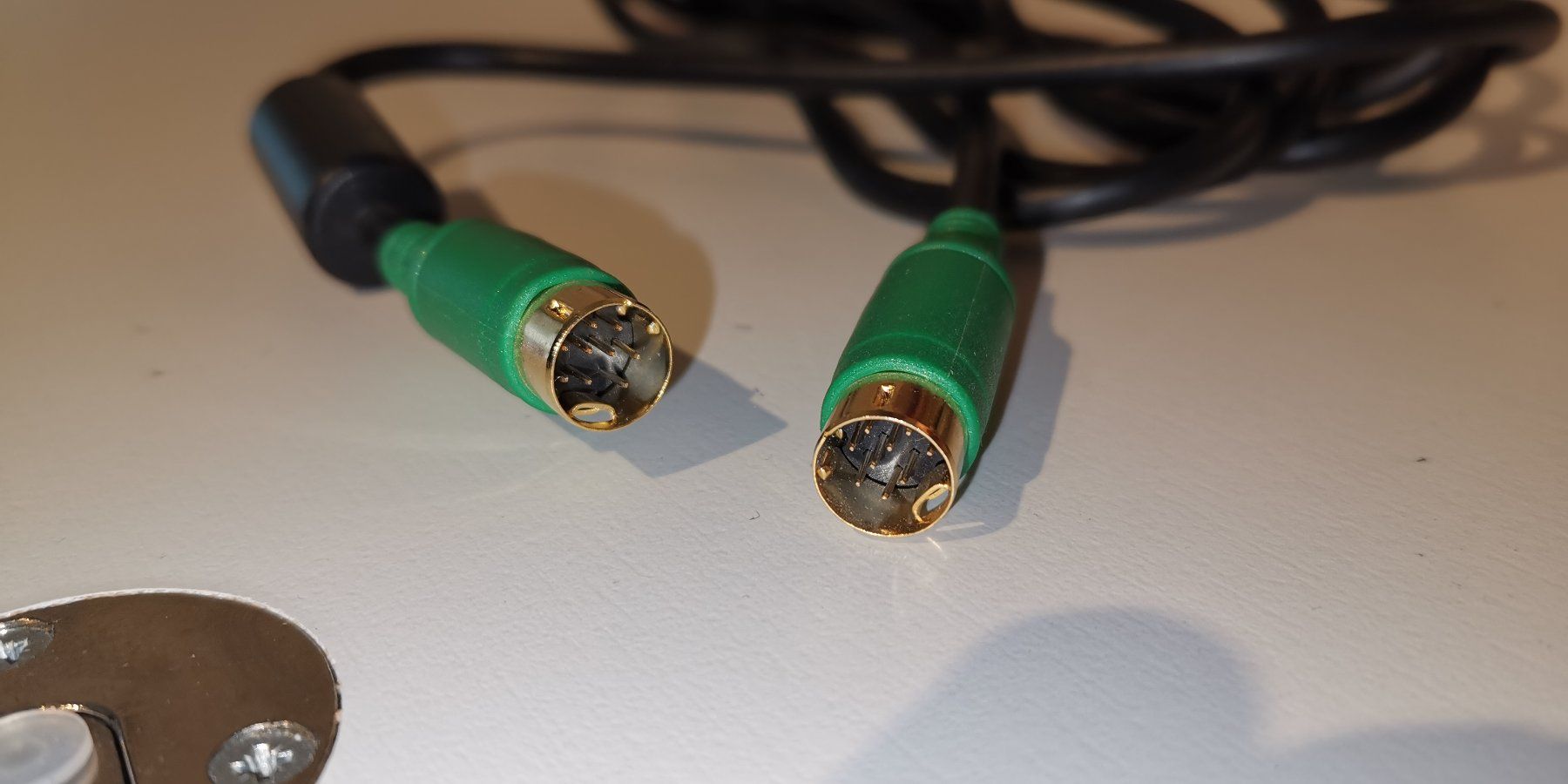Cavi: 9-pin mini DIN Audio Input Kabel 2,5 m – Usato da Genève venduto da Somethingwicked 1
