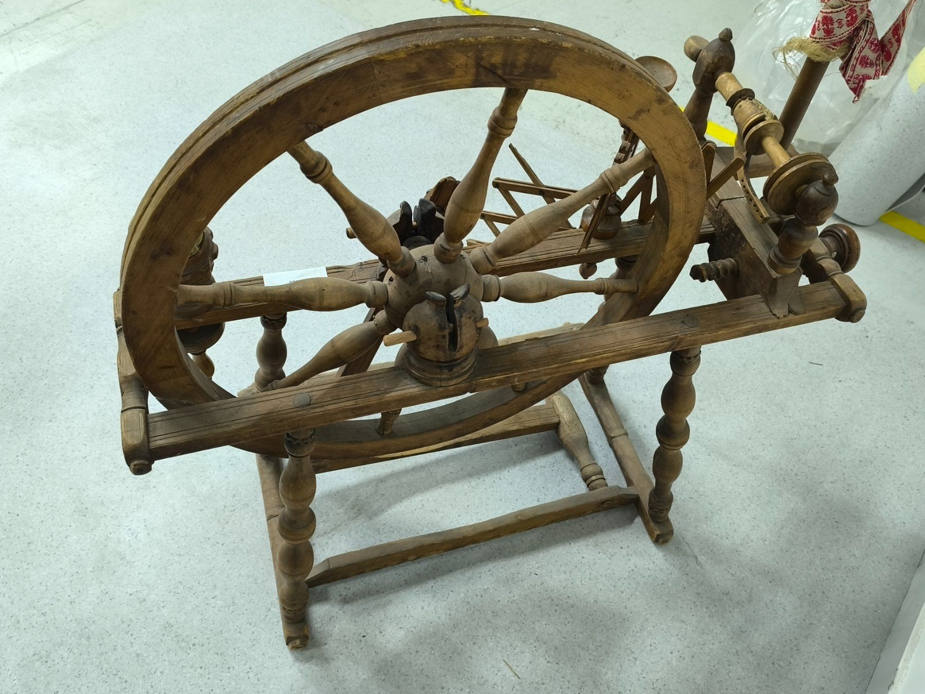 Ruote per filare: antikes Spinnrad – Usato da Rüti ZH venduto da Restwert_Rueti_ZH 2