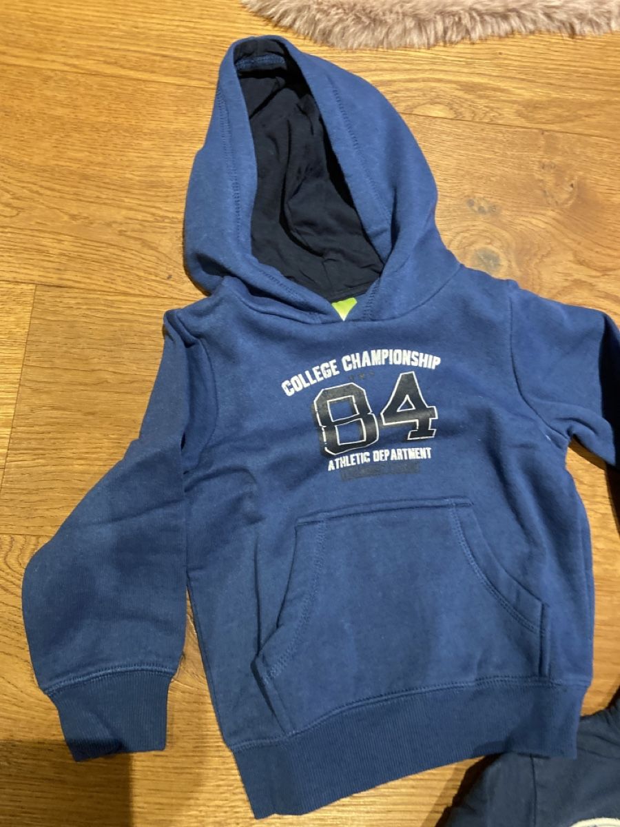 Maglioni & Felpe: 1 Pullover & 1 Jöggli Gr. 98/104 – Usato da Pratteln venduto da Nala78 1