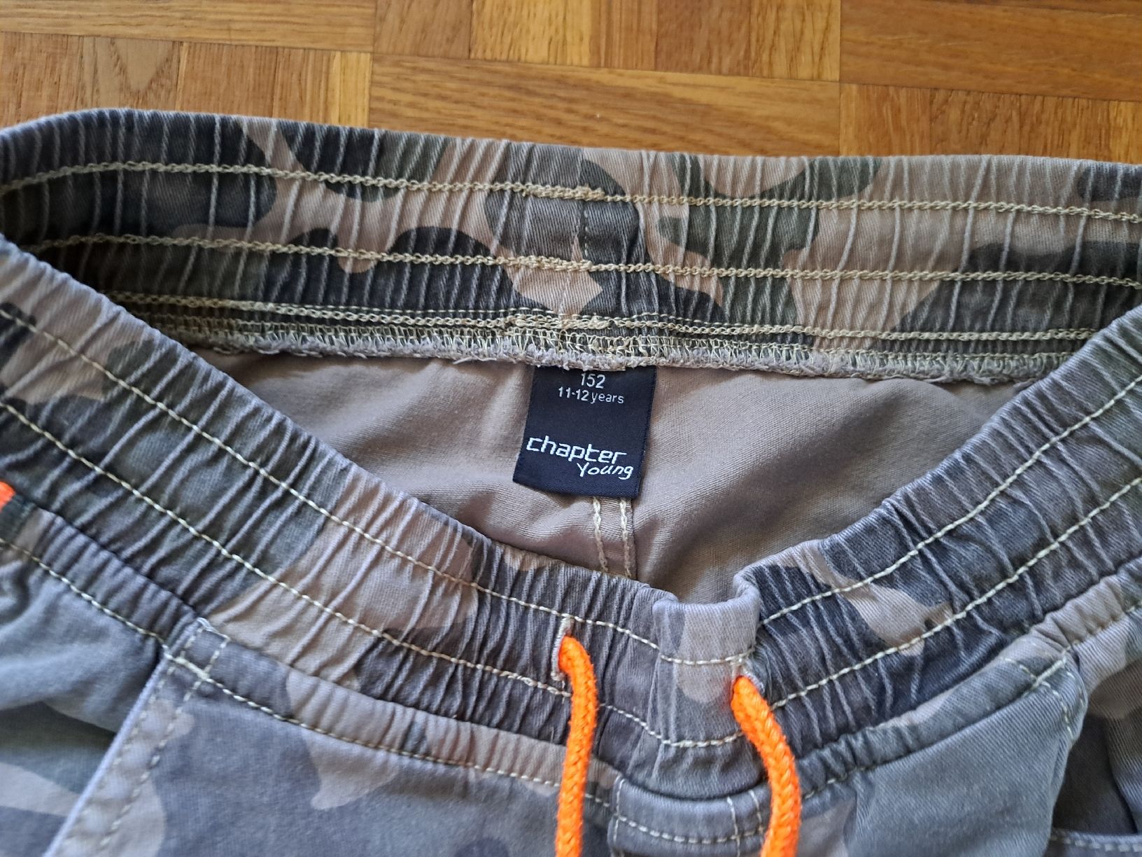 Pantaloni: Kurze Hose Grösse 152 Camouflage – Usato da Muttenz venduto da DesiW88 1