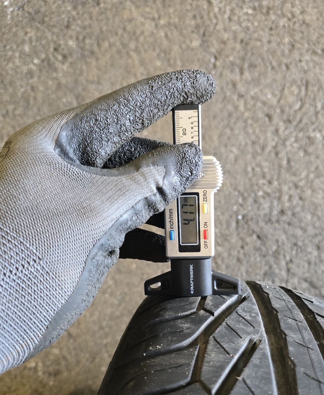 Uniroyal Pneumatici & Ruote complete: 2 Stück 165/70R14 81T – Usato da Rickenbach SZ venduto da Adi_1 1