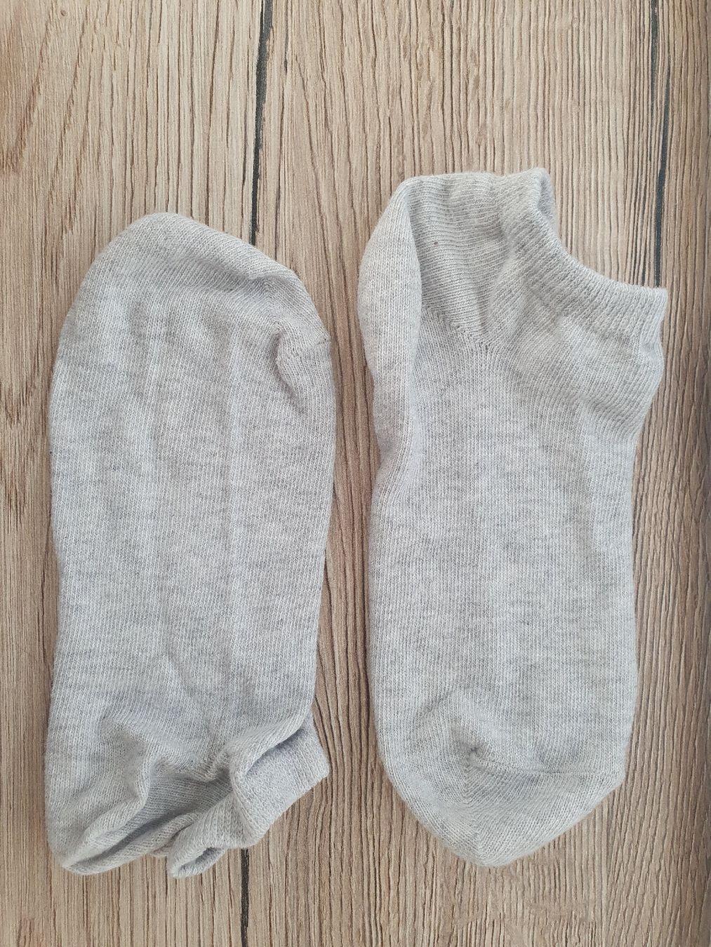 Calze: Socken grau mit Blume – Usato da Moosseedorf venduto da Sonnenschein.. 1