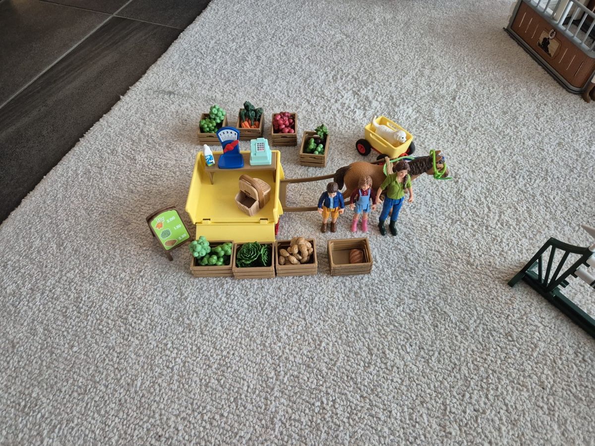 Schleich Spielzeuge: Schleichställe mit Reitplatz mit Zubehör – Gebraucht aus Uznach von j.g.gashi 6