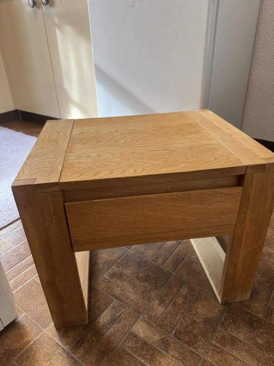 Nachttische: Wooden side table with drawer good condition – Gebraucht aus Zürich von Qurmanc 1