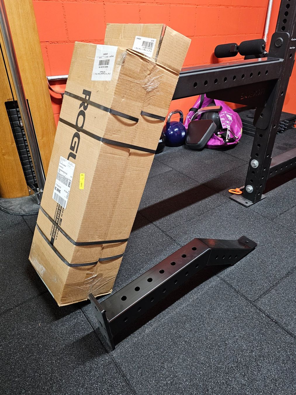 Rogue Hometrainer: Rogue Monster Lite Half Rack Stützfuss 2er-Set – Neu und originalverpackt aus Frutigen von Darksmash666