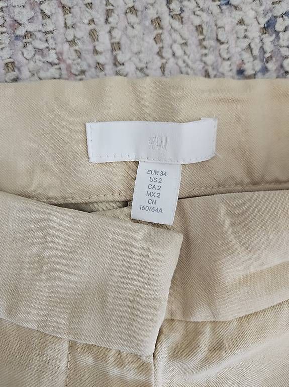 H&M Pantaloni: Hose Gr 34 – Usato da Basel venduto da lar_7c62 1
