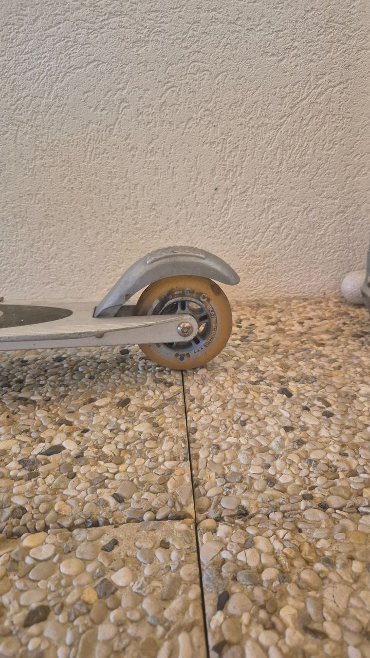 Micro Veicoli per bambini: Trottinette Micro Grise – Usato da Prangins venduto da ale_x9wx 2