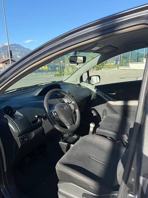 Automobili: Toyota Yaris 1.3 Chic – Usato da Monthey venduto da Quintela77 2