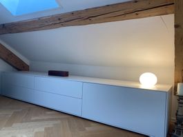 SCHUBLADENMÖBEL / LOW SIDEBOARD MIT FÜNF SCHUBLADEN