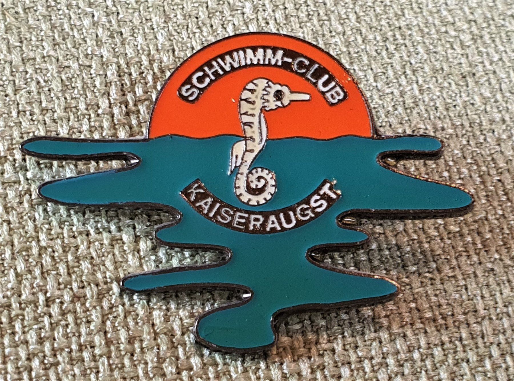 Plaketten & Abzeichen: E454 - Pin Schwimm Club Kaiseraugst – Gebraucht aus Reinach BL von Boston-Verkauf