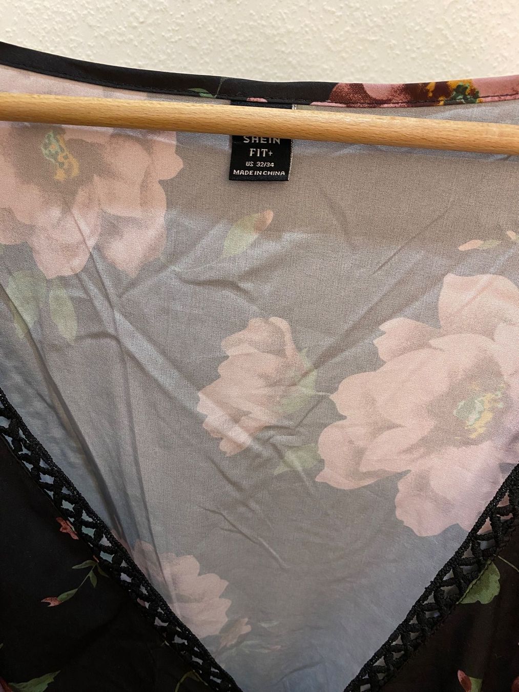 Shein Kleider: Blumenkleid schwarz / rosa Gr. 56 / 58 / 60 – Gebraucht aus Pratteln von a23_j2gs 2