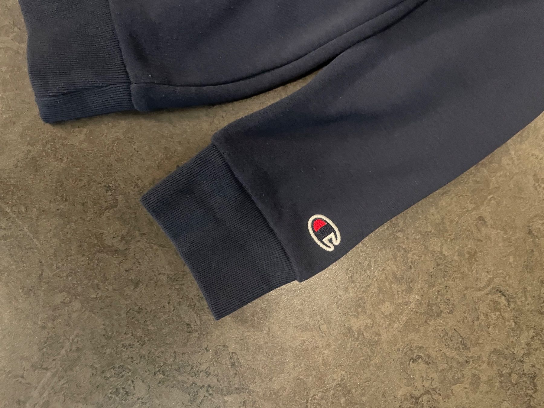 Champion Maglioni & Felpe: Champion Pullover – Usato da Zürich venduto da Ivona3 2