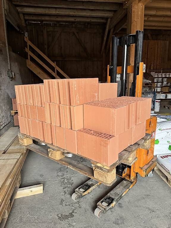 Steine & Dachziegeln: 3 Paletten Backsteine – Gebraucht aus Märstetten von Twuerth 1
