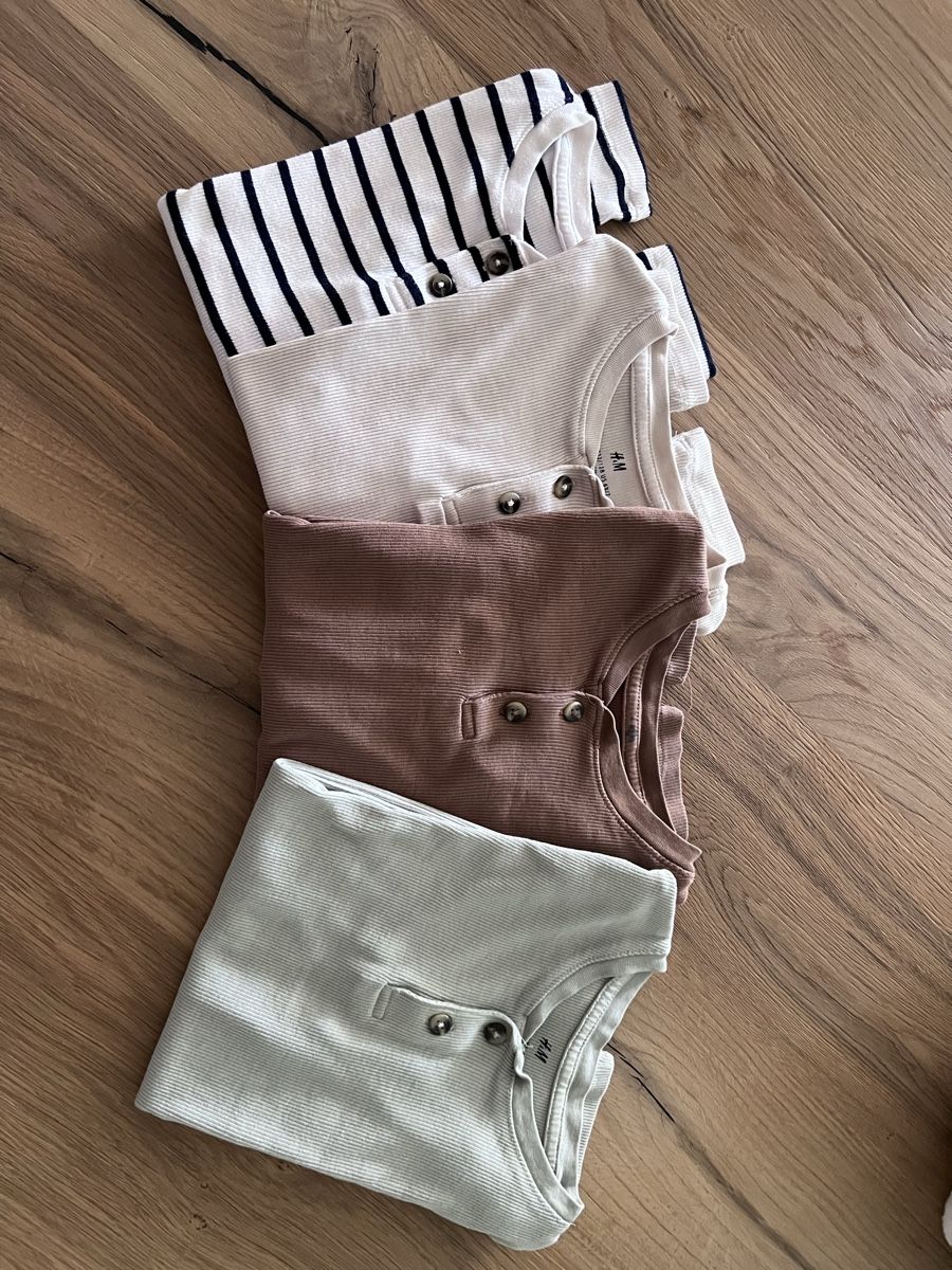 H&M Lotti & Set di vestiti: Langarmshirts 4er Set Grösse 122/128 – Usato da St. Niklausen LU venduto da Mimmi86 1