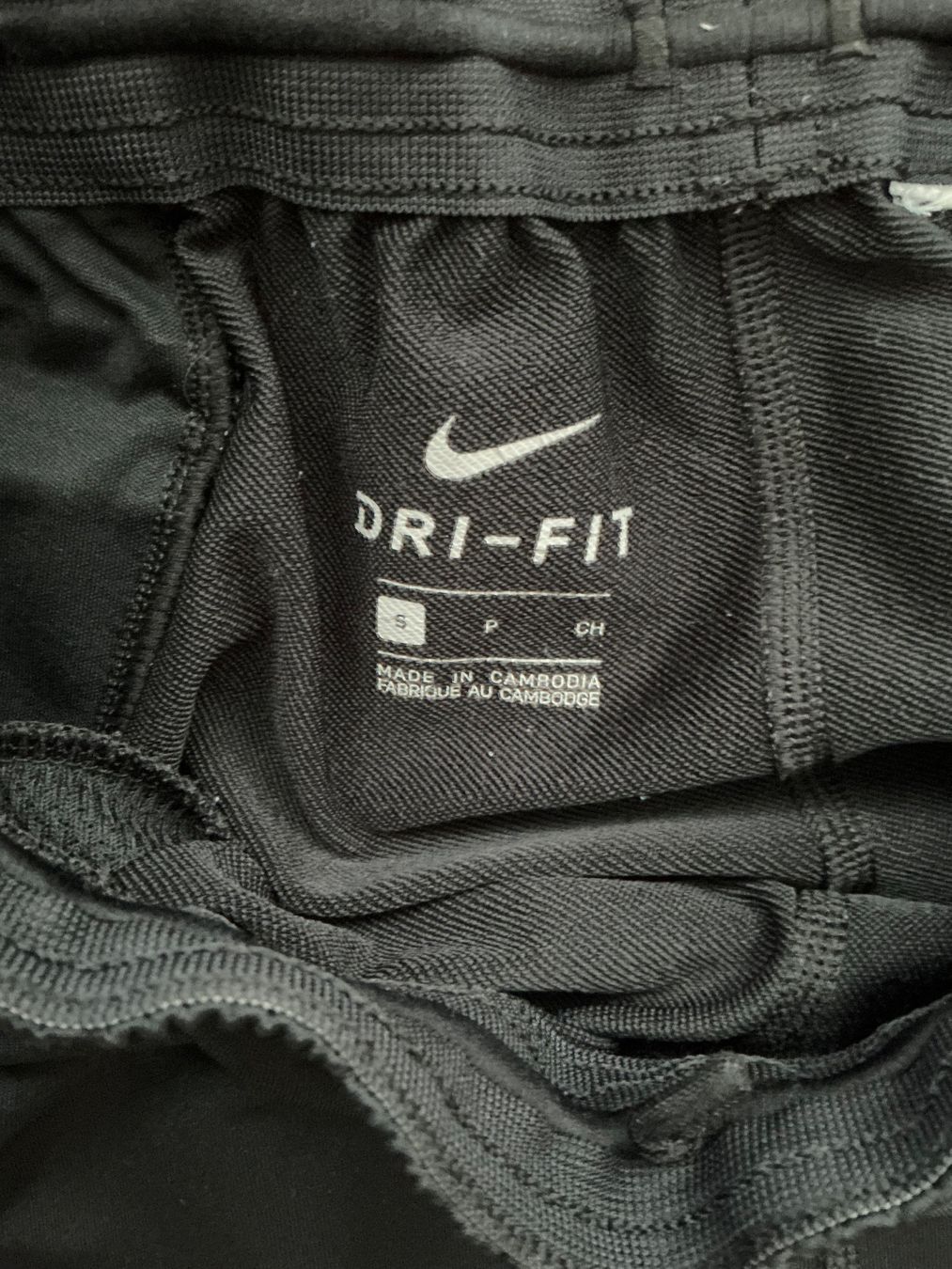 Nike Pantaloni: Nike Trainerhose Gr.S – Usato da Biel-Benken BL venduto da Sahra1 1