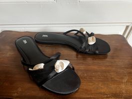 Zara Sandalen mit Blumendetail