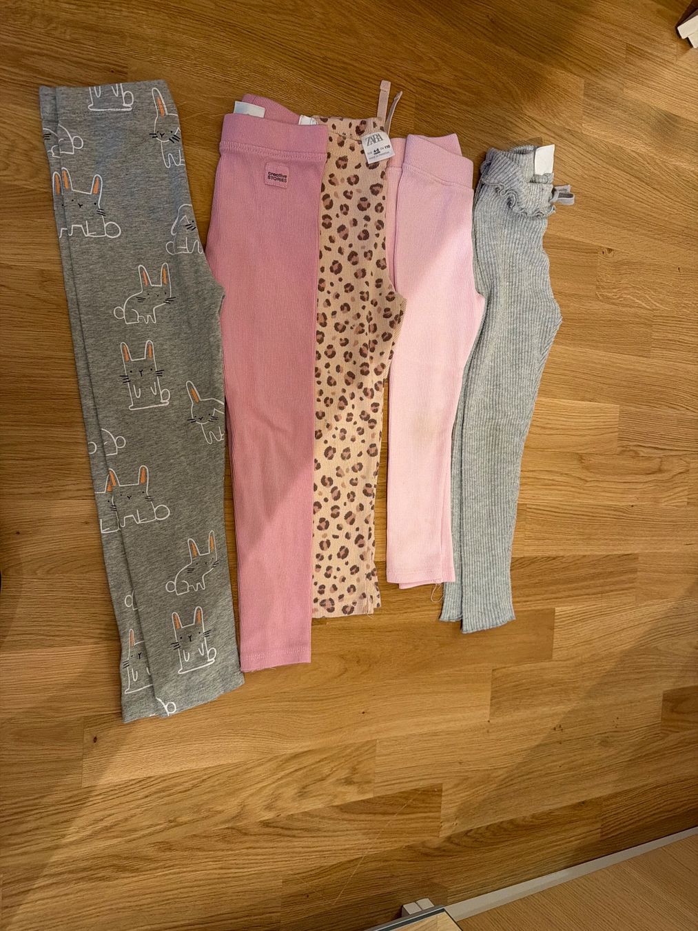 Zara Pantaloni: Zara trousers set, size 104/110 – Usato da Zürich venduto da Bybyana