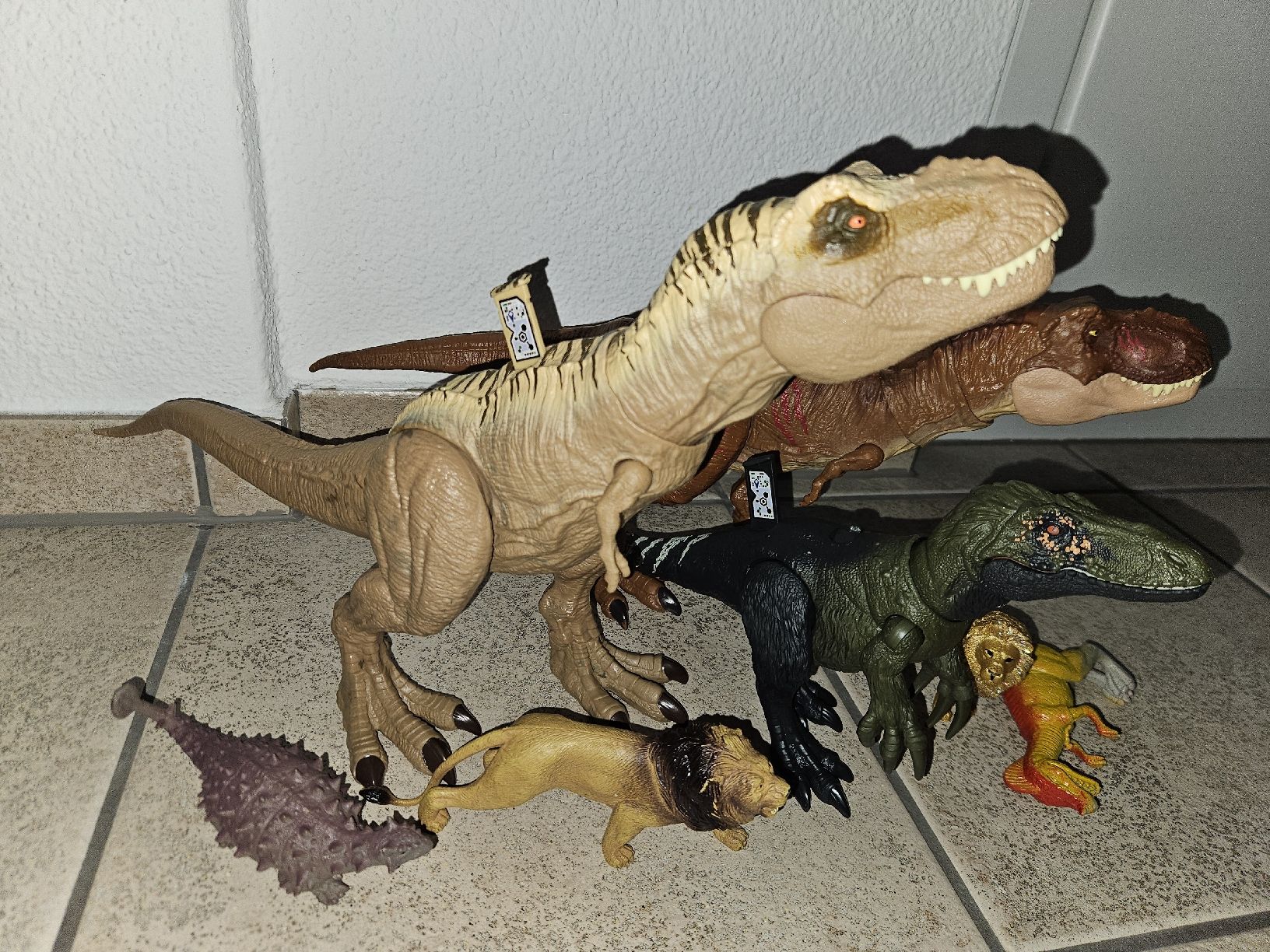 Disney Giocattoli: Diverse Tierfiguren Sammlung: Dinosaurier, Löwe & Co! – Usato da Tuggen venduto da Alxxxn2