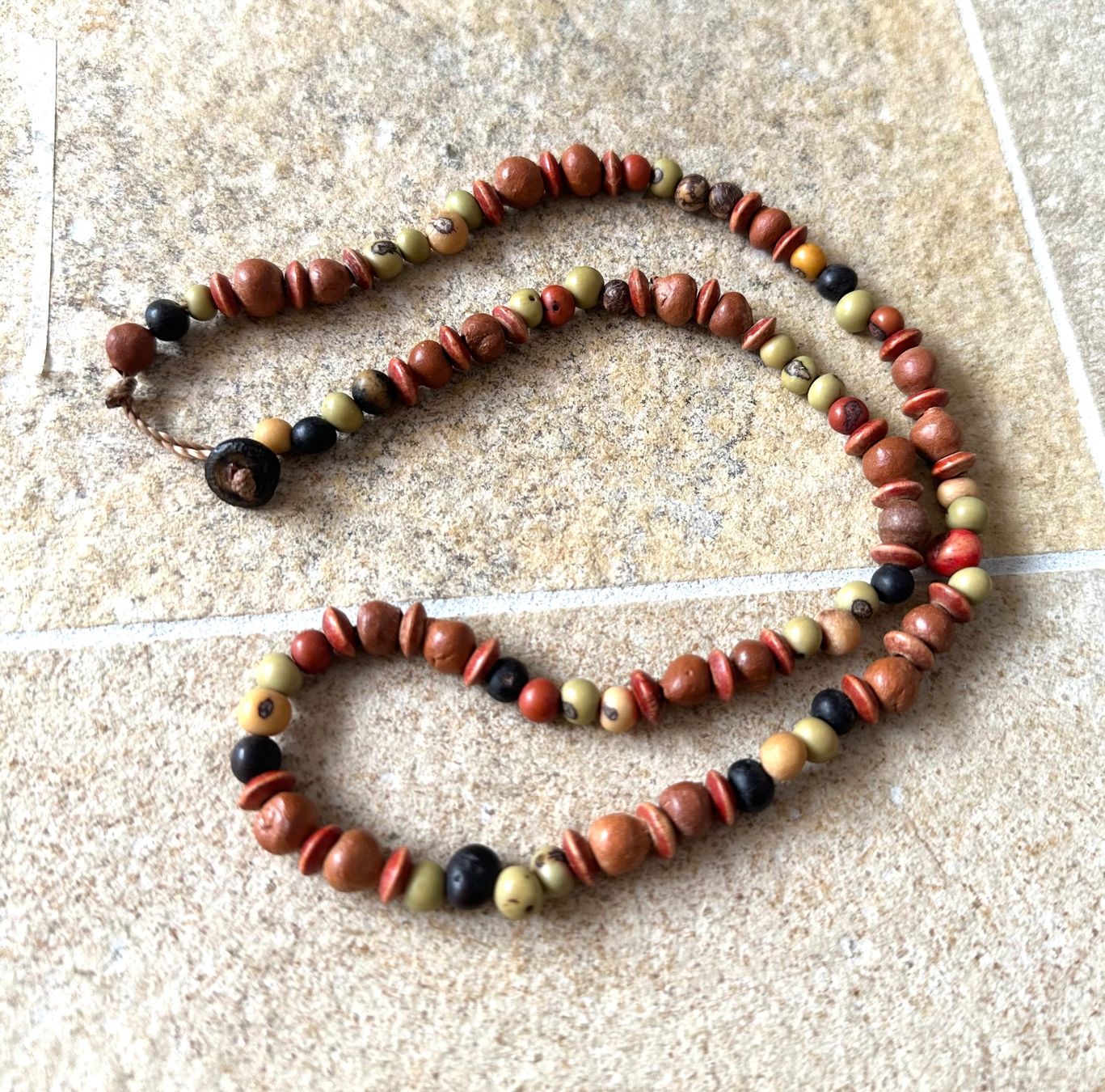 Colliers: 🟢 collier perles graines / Halskette aus Samen – Neuf (Voir description) à Fribourg par Meta26 1