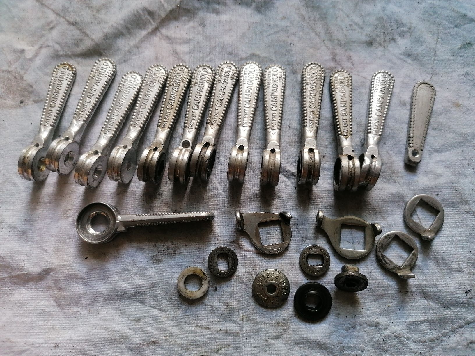 Campagnolo Pezzi di ricambio: Campagnolo Record Schalthebel  – Usato da Lausanne venduto da Frankenstein 2
