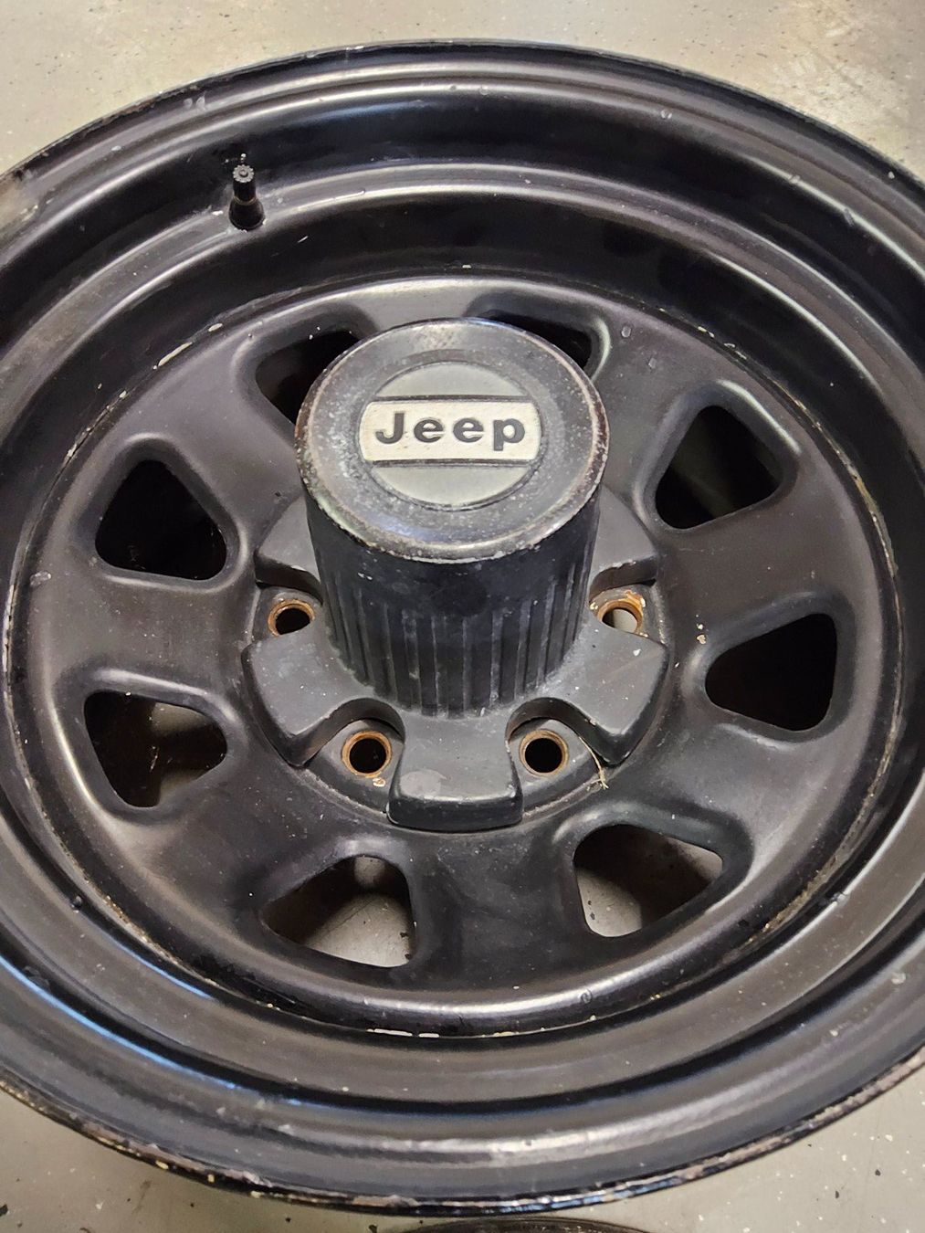 Jeep Felgen: FSJ, 4 Originalräder mit Original-Naben. – Gebraucht aus Bulle von pabensen 6