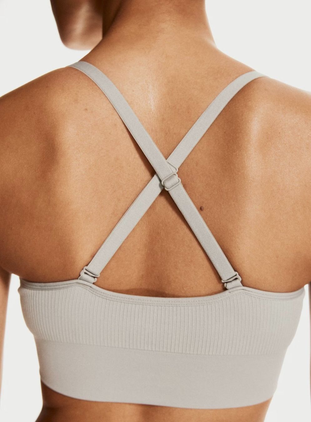 H&M Altra biancheria intima: H&M Seamless Sport-Bra with Drymove and Medium Support – Usato da St. Gallen venduto da look-twice 5