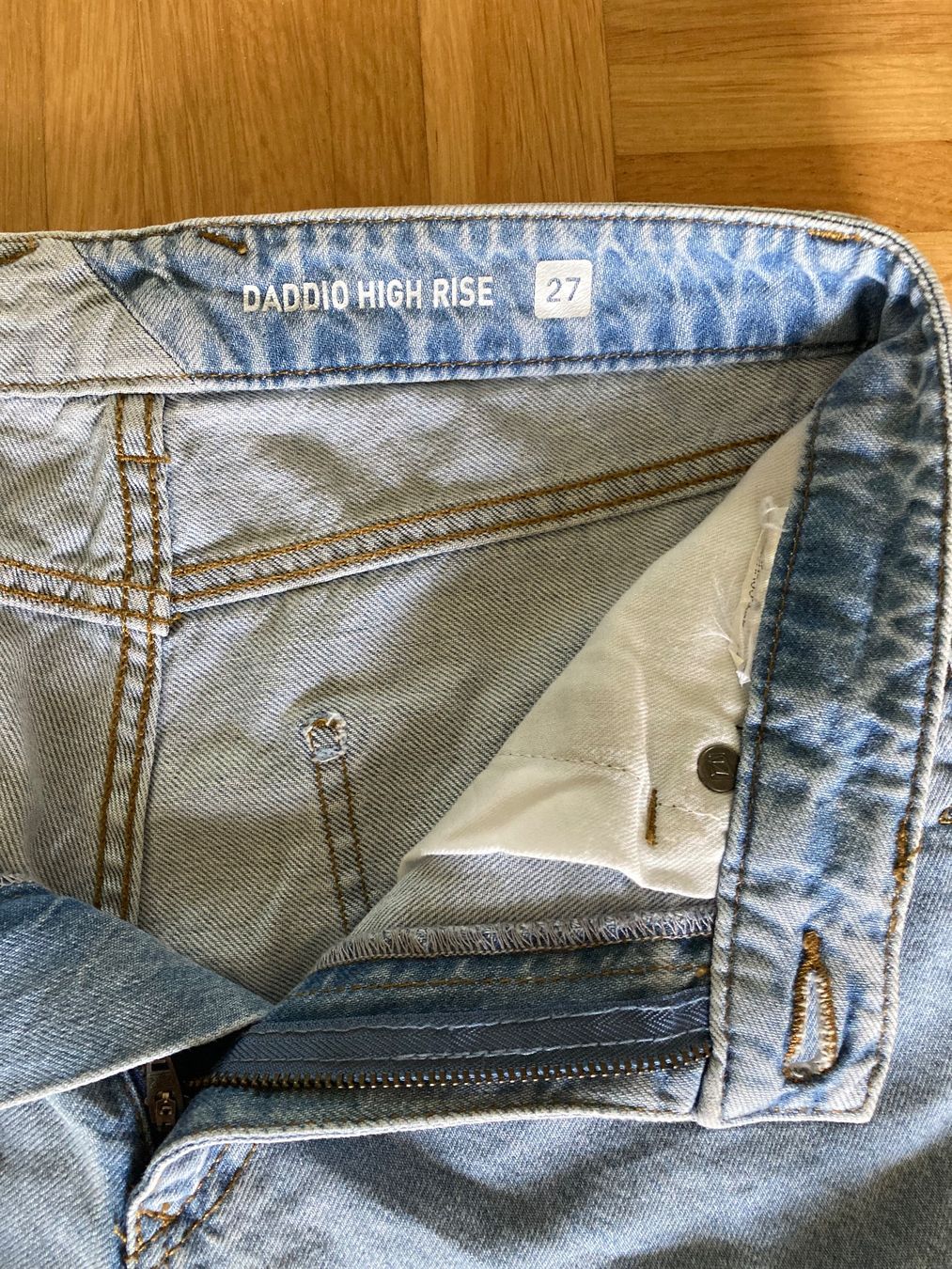 Volcom Jeans: Leichte Jeans von Volcom, Grösse 27 – Usato da Zürich venduto da more06 1
